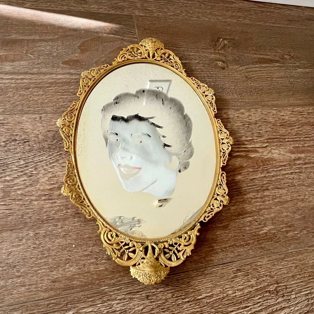Elegant Gold Oval Mirror 9/14 inch